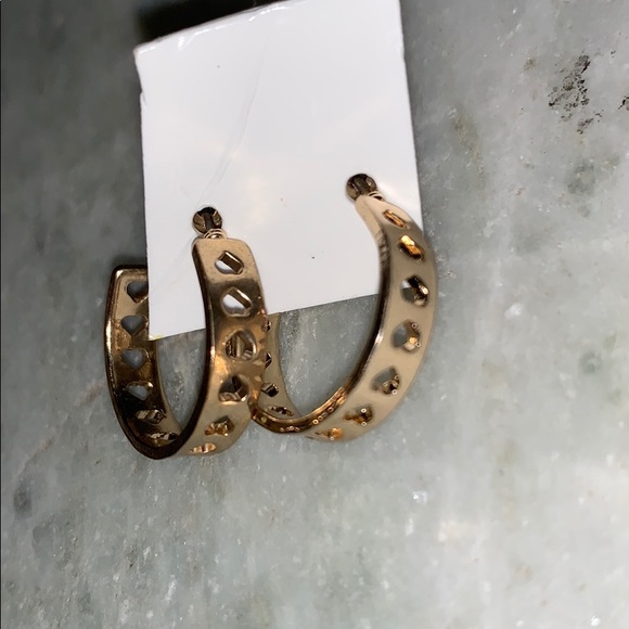 Small gold hoop earrings - Picture 2 of 2